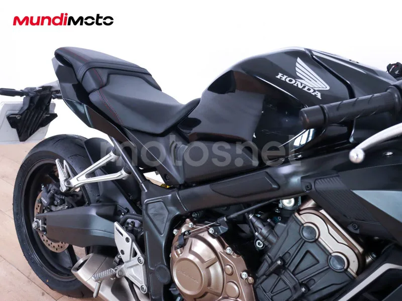 Honda CBR650R - Vista 21