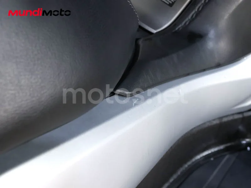 Yamaha XMAX 300 - Vista 13