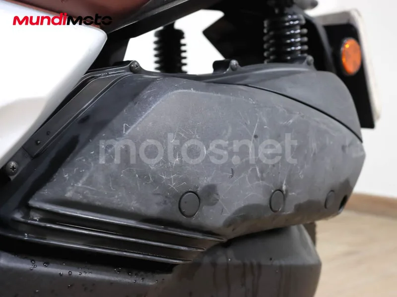Yamaha XMAX 300 - Vista 20