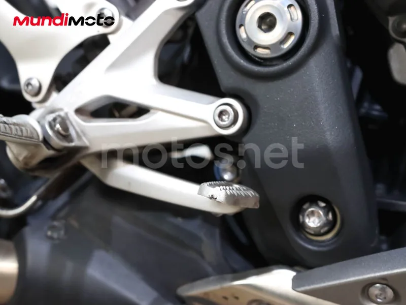 Triumph Speed Triple - Vista 13