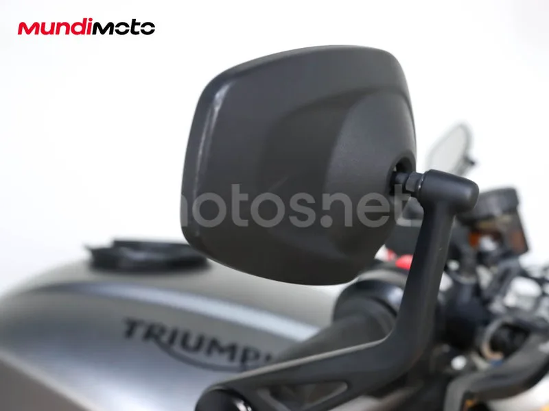 Triumph Speed Triple - Vista 17