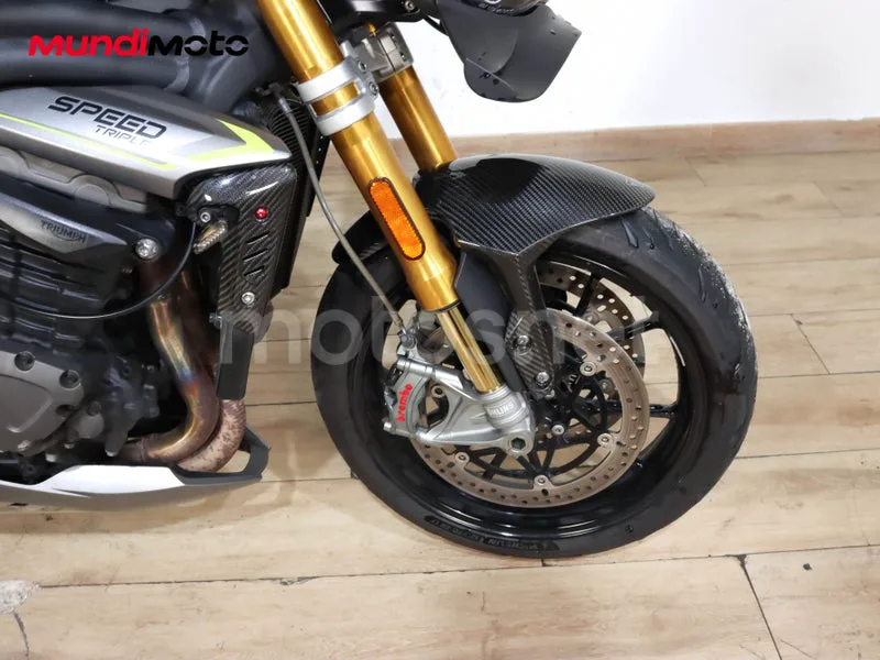 Triumph Speed Triple - Vista 24