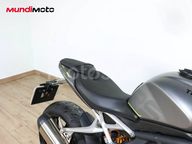 Triumph Speed Triple - Vista 25