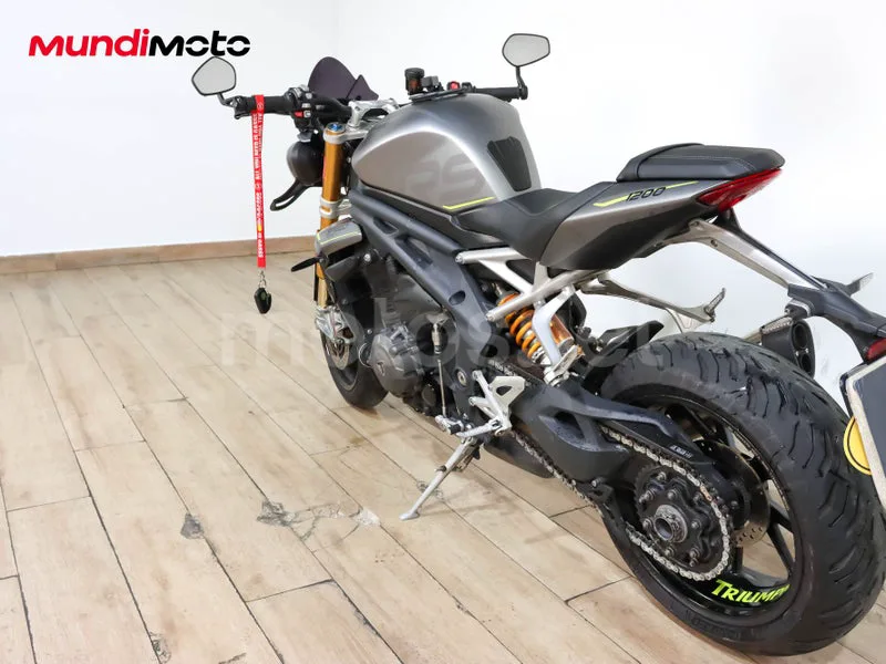 Triumph Speed Triple - Vista 8