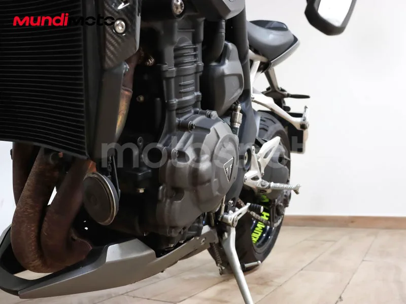 Triumph Speed Triple - Vista 10