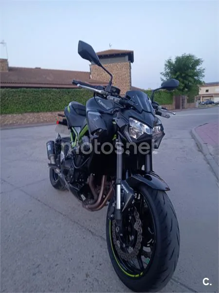 Kawasaki Z900 - Vista 3