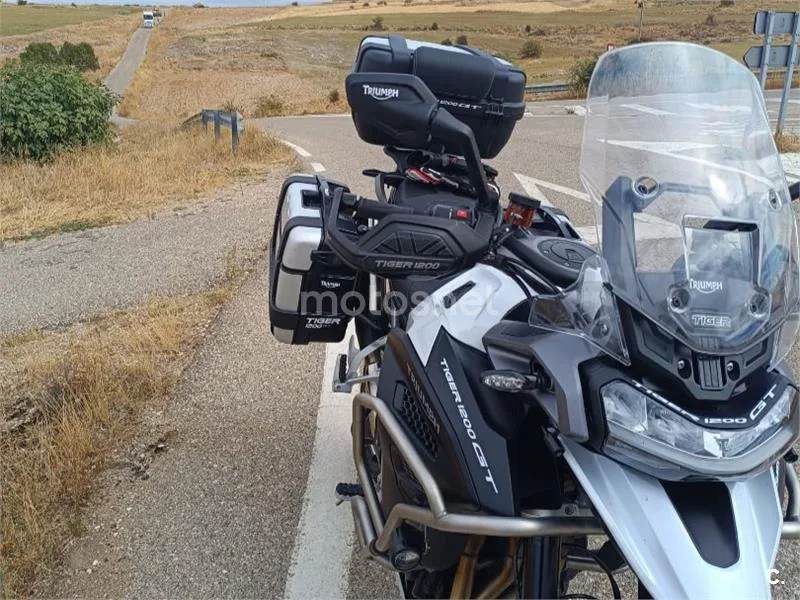 Triumph Tiger 1200 GT - Vista 3