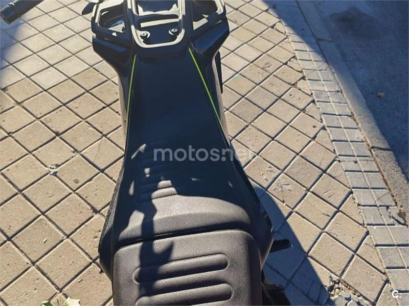 Husqvarna Svartpilen 401 - Vista 4