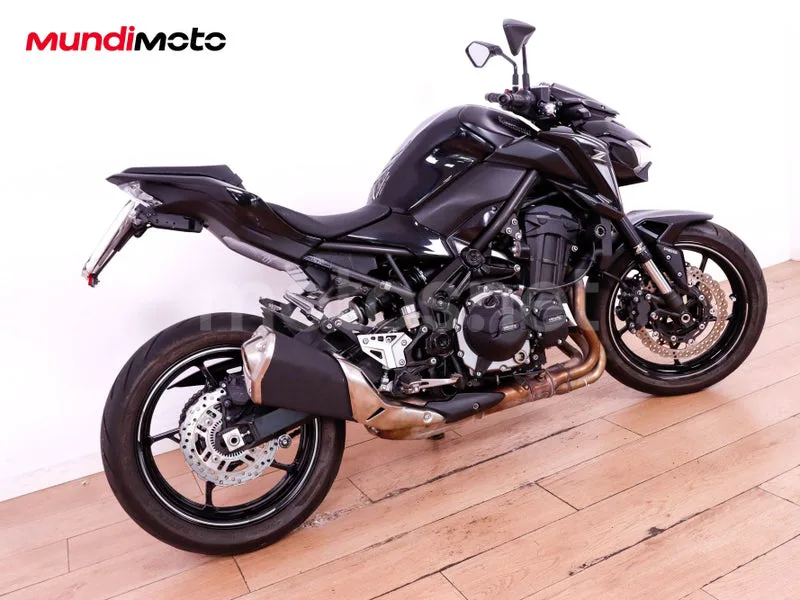 Kawasaki Z900 - Vista 3