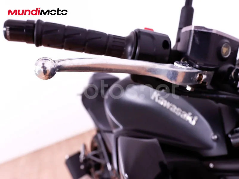 Kawasaki Z900 - Vista 26