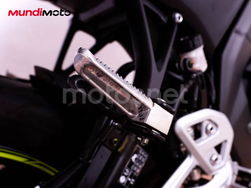 Yamaha MT-125 - Vista 20