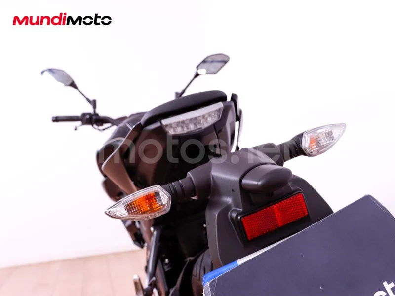 Yamaha MT-125 - Vista 9