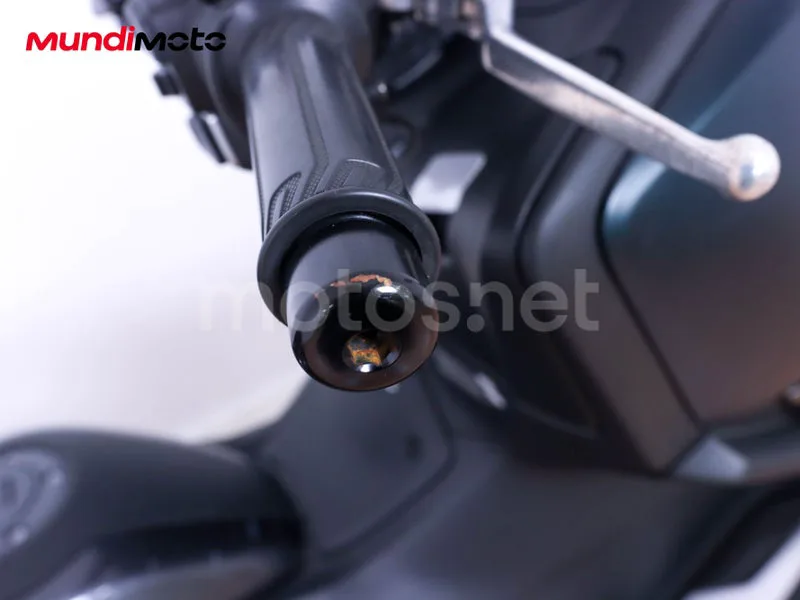 Yamaha TMAX - Vista 16