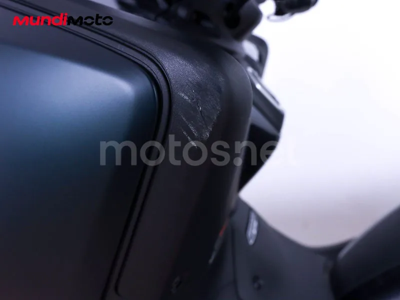 Yamaha TMAX - Vista 19
