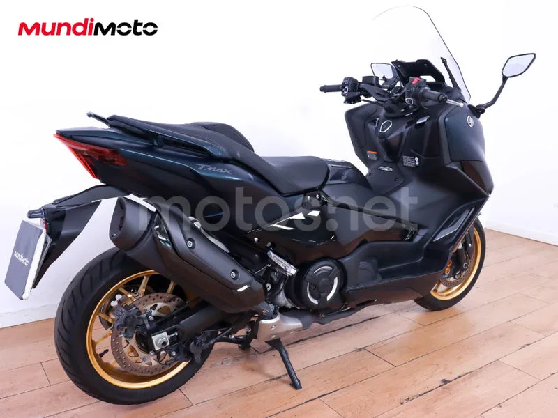 Yamaha TMAX - Vista 3