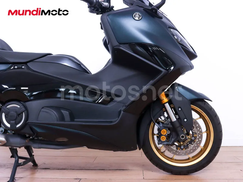 Yamaha TMAX - Vista 23