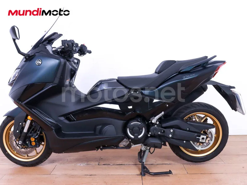 Yamaha TMAX - Vista 6