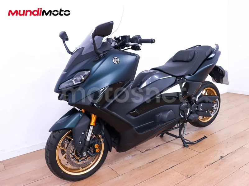Yamaha TMAX - Vista 7