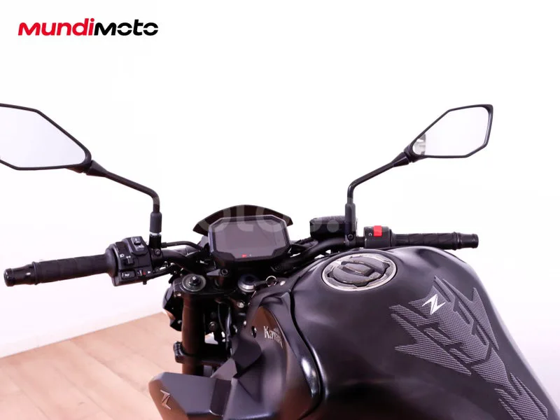 Kawasaki Z900 - Vista 11