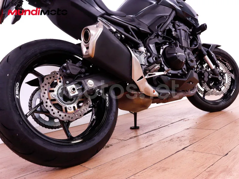 Kawasaki Z900 - Vista 4