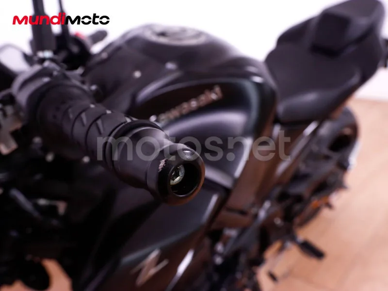 Kawasaki Z900 - Vista 35