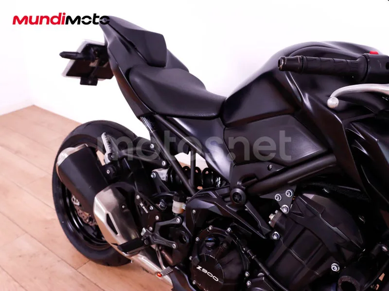 Kawasaki Z900 - Vista 45