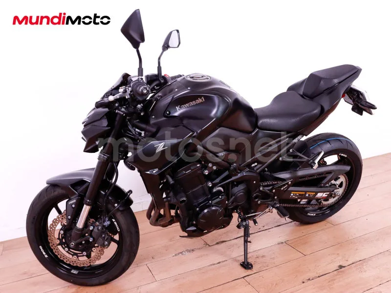 Kawasaki Z900 - Vista 7