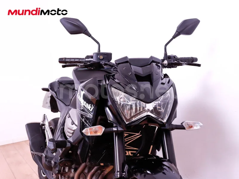 Kawasaki Z800 - Vista 5