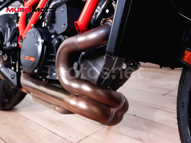KTM 1290 Super Duke R - Vista 13