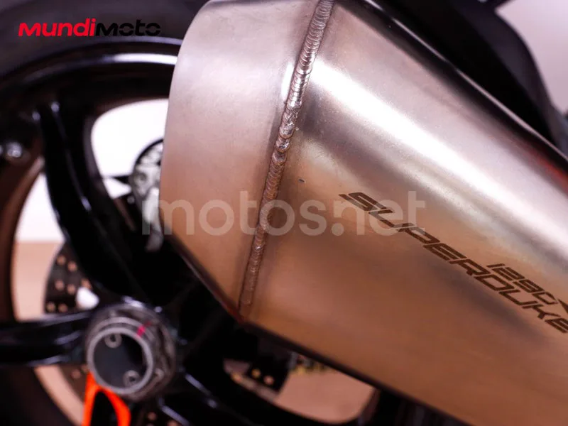 KTM 1290 Super Duke R - Vista 17