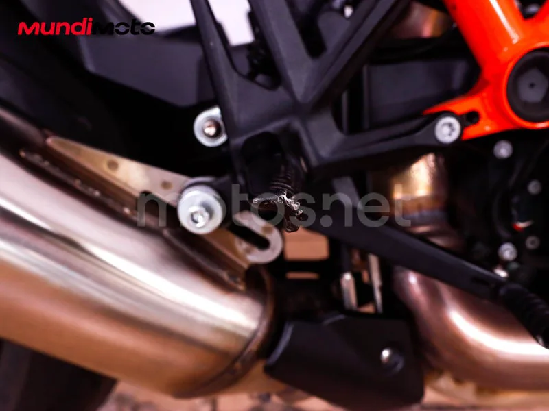 KTM 1290 Super Duke R - Vista 18