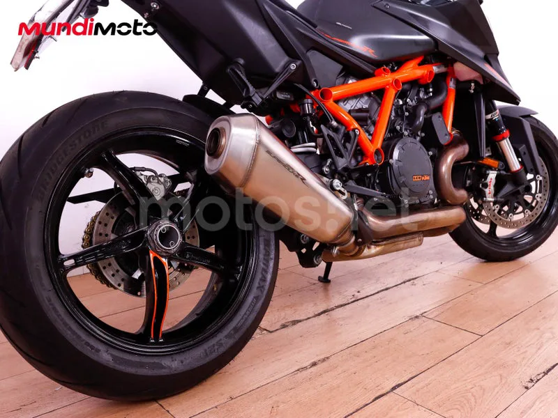 KTM 1290 Super Duke R - Vista 4