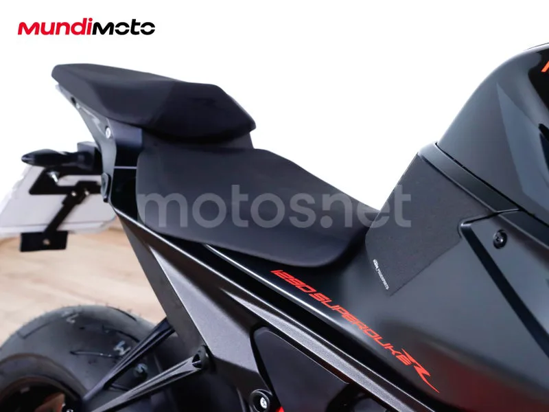 KTM 1290 Super Duke R - Vista 39