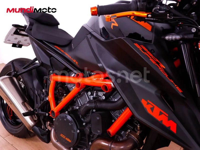 KTM 1290 Super Duke R - Vista 41