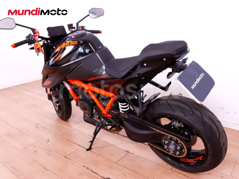 KTM 1290 Super Duke R - Vista 8