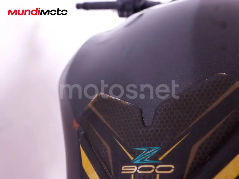 Kawasaki Z900 - Vista 20