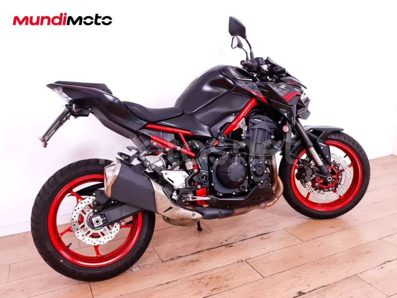 Kawasaki Z900 - Vista 3