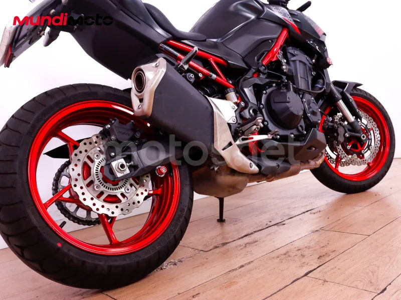 Kawasaki Z900 - Vista 4