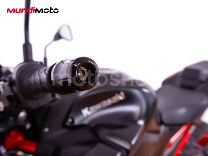 Kawasaki Z900 - Vista 34