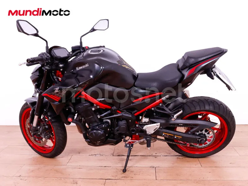 Kawasaki Z900 - Vista 6