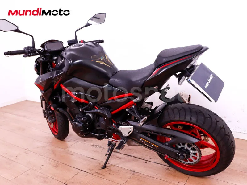 Kawasaki Z900 - Vista 8