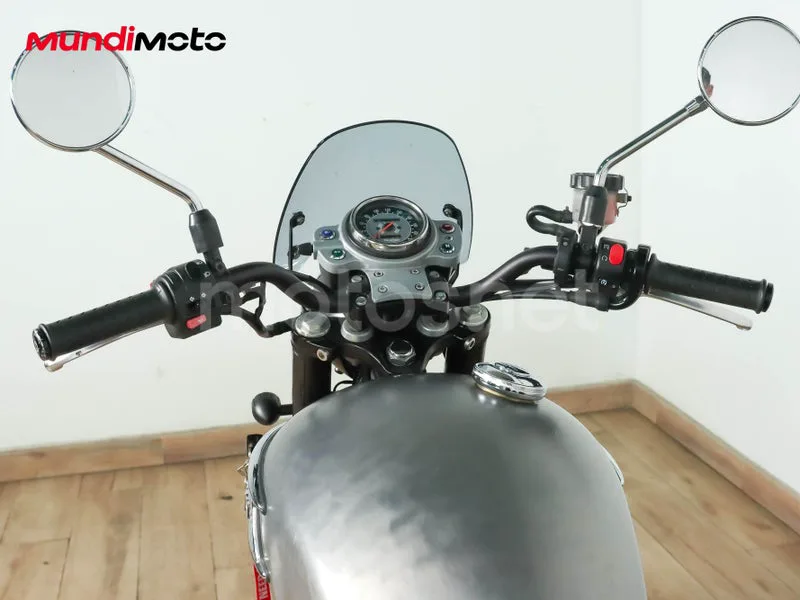 Triumph Scrambler - Vista 11