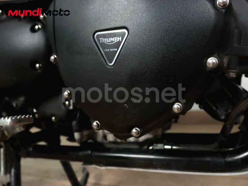 Triumph Scrambler - Vista 15