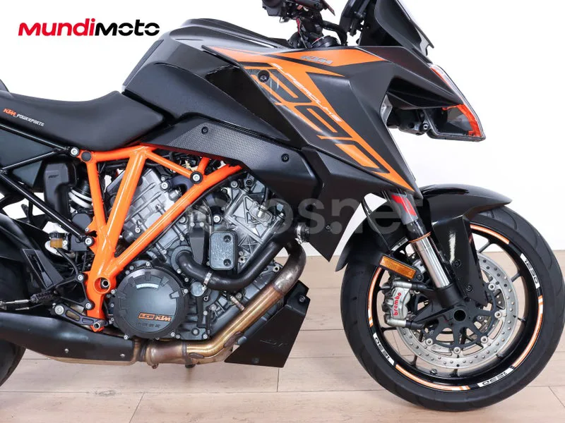 KTM 1290 Super Duke GT - Vista 34