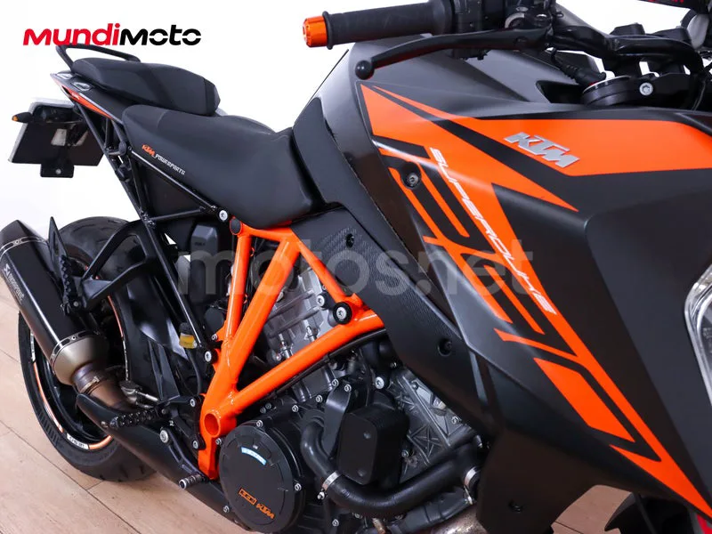 KTM 1290 Super Duke GT - Vista 37