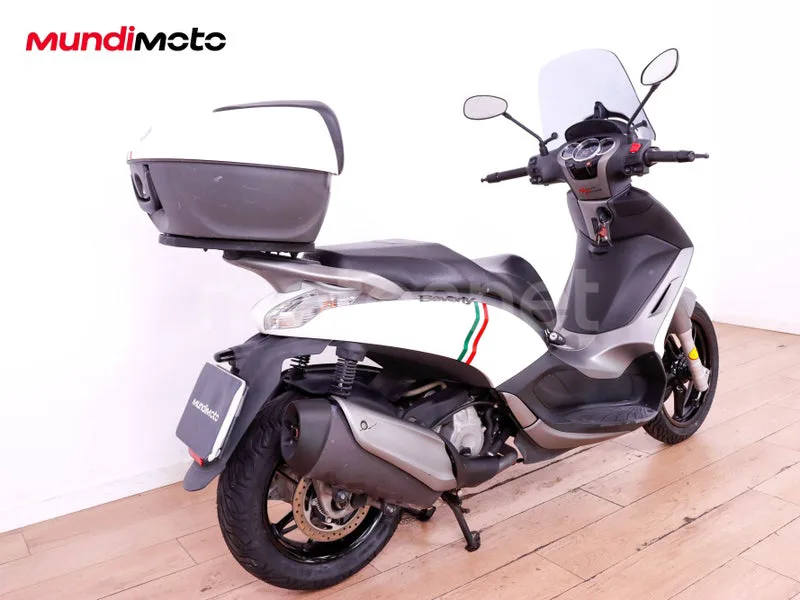 Piaggio Beverly Sport Touring 350 - Vista 3