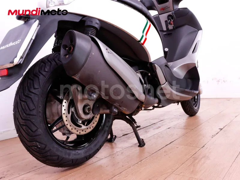 Piaggio Beverly Sport Touring 350 - Vista 4