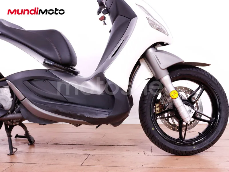 Piaggio Beverly Sport Touring 350 - Vista 33