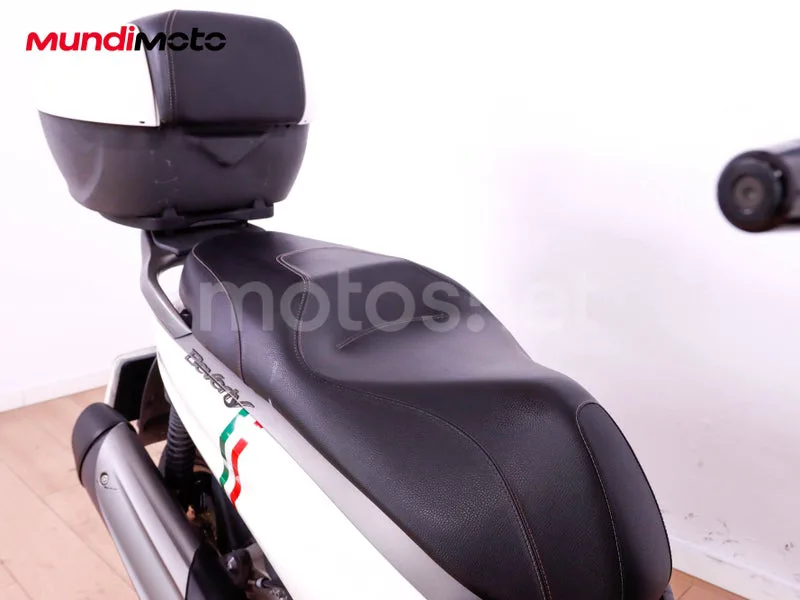 Piaggio Beverly Sport Touring 350 - Vista 34