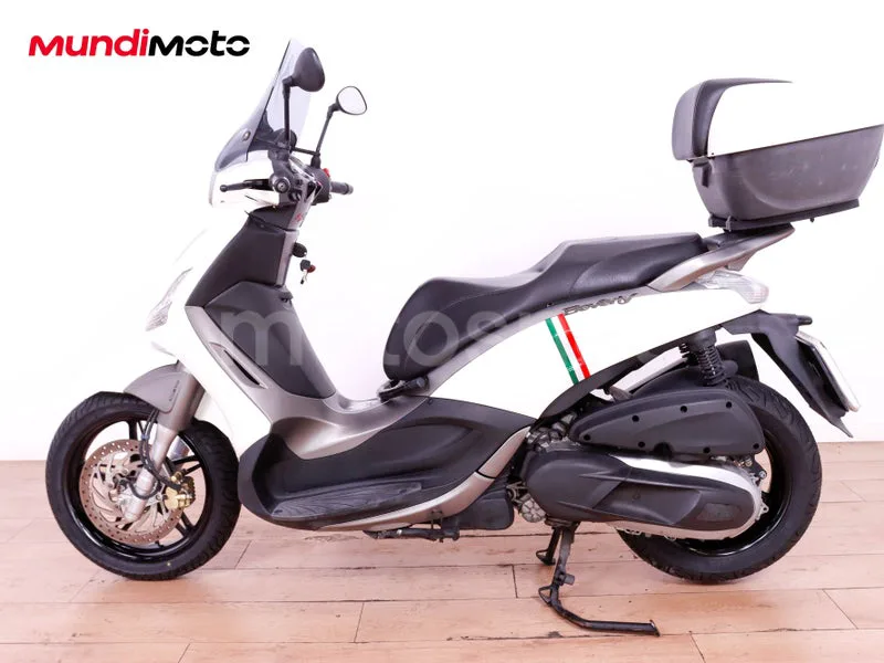 Piaggio Beverly Sport Touring 350 - Vista 6
